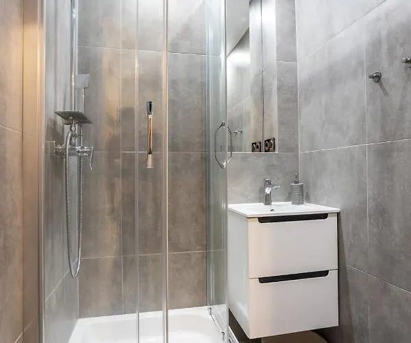 Kosciuszki Street بيت شباب *